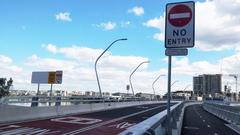 entrance to Bennelong Bridge with bus lane signage