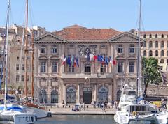 L'hôtel de ville de Marseille seen from the Vieux-Port basin