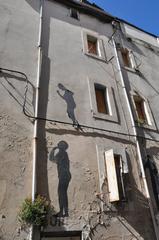 Marseille wall with two silhouettes in Le Panier quarter