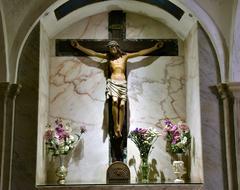 Basilica di Santa Trofimena crypt with crucifix