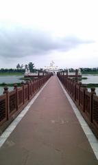 Approach to Pawapuri temple