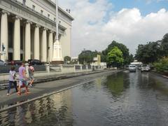 Liwasang Bonifacio statue and archway in Manila