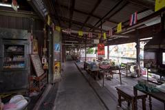 Wat Nimmanoradee Floating Market in Bangkok