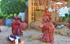 Virgen María, Reyes Magos y el niño Jesús en pesebre en Santuario del Cerro San Cristóbal