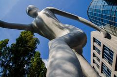 Walking Man sculpture by Jonathan Borofsky in Munich