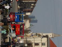 Odeonsplatz in München with buses and pedestrians