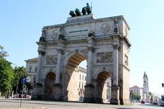 Leopoldstraße The Siegestor in Munich