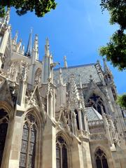 Vienna cityscape with historic buildings and people walking