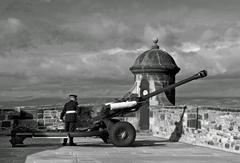 Soldier firing one o'clock gun at Edinburgh Castle