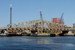 Willis Avenue Bridge over Harlem River in summer 2010 with Manhattan on the left and Bronx on the right