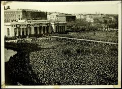 Hitler speaks at the Heldenplatz in Vienna, March 1938