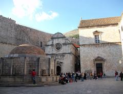 Font d'Onofrio and beginning of the Stradun