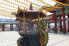 Thean Hou Temple with multi-arched gateway and red pillars