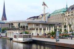 Alsterpavillon and Alsterdampfer with Jungfernstieg in background