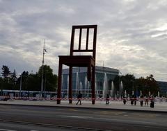 Broken Chair sculpture in Geneva