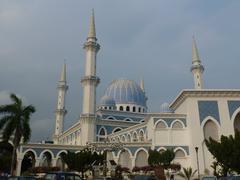 Sultan Ahmad Shah State Mosque side view