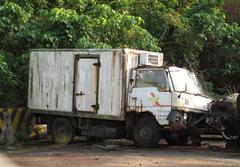 Yue Loong Homer truck 5G-6108 abandoned in Taipei City