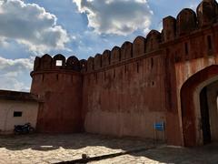 inner fort wall near Cannon museum, Jaigarh fort