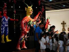 school kids touring Museo de Arte Popular in Mexico City