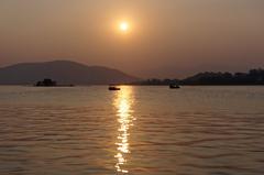 sunset at Lake Pichola in Udaipur