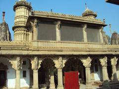 Front view of Hathisingh Haveli