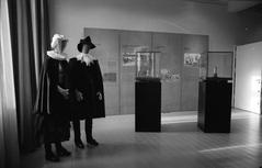 The Jewish Museum in the Rothschild Palace in Frankfurt on the day of its opening, November 8, 1988