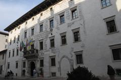 Cortile interno di Palazzo Thun - interior courtyard of Palazzo Thun