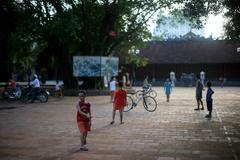 kids playing at Hai Bà Trưng Temple yard