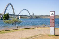 Ponte JK em Brasília ao entardecer