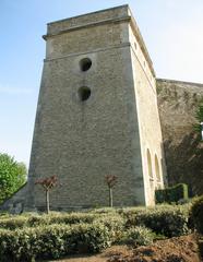 Tour du Levant of the Louveciennes aqueduct