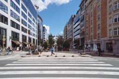 View of Arcade du Cinquantenaire from a zebra crossing