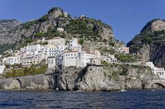 Coastline of Amalfi with colorful buildings