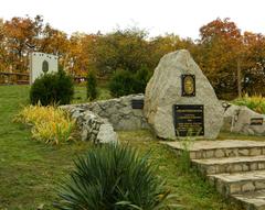 Magyar Vitézi Rend memorial in Pákozd