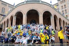 Devotos nas escadarias do Santuário Nacional de Nossa Senhora Aparecida