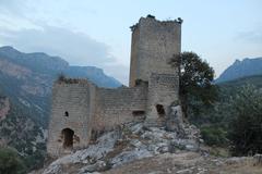 Castillo de Otiñar vista cercana