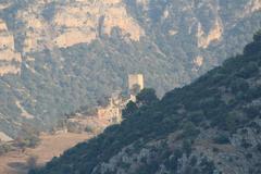 Distant view of Castillo de Otiñar