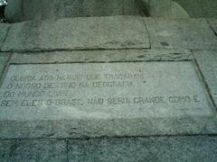 Close-up of Brecheret's inscription on a stone monument.