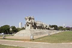 front view of Monumento às Bandeiras from the left