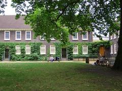 Geffrye Museum front lawn and building