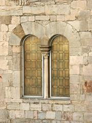 Hyères Tour Saint-Blaise twin window detail