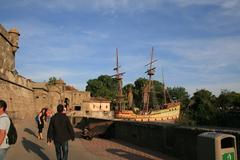 Ship and fortress in Isla Mágica