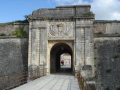 Le Château d'Oléron and its bridge