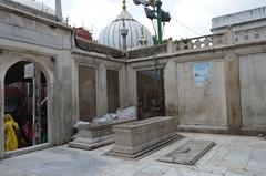 Mirza Jahangir grave in Delhi