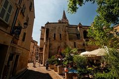 Basilique Saint-Pierre d'Avignon in Gothic architecture