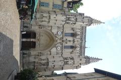 façade of église Saint Pierre in Avignon