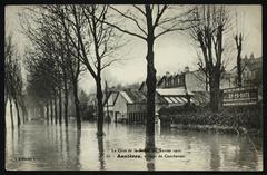 Historic flood at Quai de Courbevoie, Asnières-sur-Seine in 1910