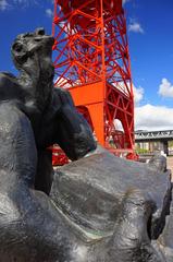 Bar Twister Sculpture and crane at Bilbao Maritime Museum