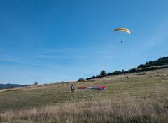 paraglider descending from Olarizu mountain