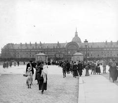 Esplanade des Invalides in Paris during World War I