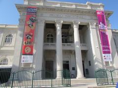 Frontis del Museo Nacional de Historia Natural con pendón de la Feria Científica Nacional Juvenil 2014